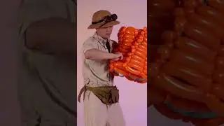 Este chico hizo un dragón usando globos 👏
