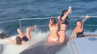 80 Idiots In Boats Caught On Camera !