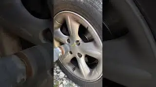 Écrou antivol perdu 🤷‍♂️ technique de voyageurs il à dit... #automobile #shorts