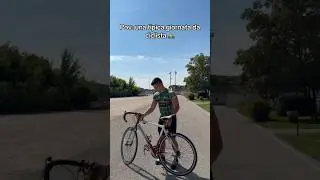 UNA TIPICA GIORNATA DA CICLISTA!🚴 #ridere #ciclista#bici#automobile#perte#funny#sketch#ironia