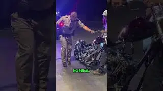 O Policial Não Conseguiu Ligar a Moto… Então Ele Fez Isso 😱🏍️ #shorts