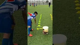 Questo ragazzino ha SCOPERTO il modo MIGLIORE per vincere la sfida! 🤯 #curiosità #calcio #sports