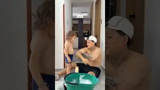 Hellen disfrutándose el juego 😂 #humor #comedia