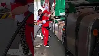 Why do the Chinese do THIS to their trucks? 😮
