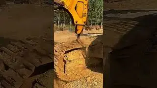 Как экскаватор в считанные секунды очищается от засохшей грязи! 😱🚜