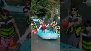 Una ragazza tosta dal look androgino si imbatte in un gruppo di bei ragazzi mentre fa rafting. 🤩