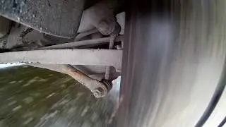Volvo S60 MY2007 - Rear wheel well inside look while driving on gravel