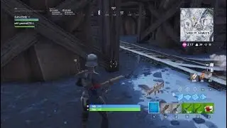 i got a boombox out of a chest!! WHATS HAPPENING!!