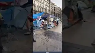 Un joven pasa por Sol y anima a los perroflautas a ponerse a trabajar