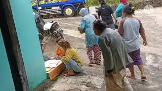 BAGI BAGI SEMBAKO..ZAKAT BUAT MASARAKAT.KE RUMAH DODO MALAM HARI