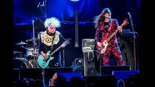 Miley Cyrus and More Stars Give Heartfelt Performances at Chris Cornell Tribute Concert [UltiNews]