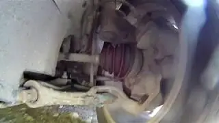 Volvo S60 MY2007 - Front wheel well inside look while driving on gravel  [SHAKY]