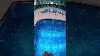 Он хотел нырнуть, но такого не ожидал 😳