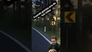 🏍️💀 ¡Cuando gastas una de tus 7 vidas en moto! 😱😂 #Shorts