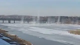 Взрыв льда на реке Томь Кемерово